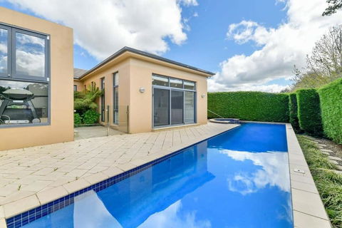 Roselawn Retreat - Pool, Incredible Views, Sleeps 8 - Accommodation Cooktown 3