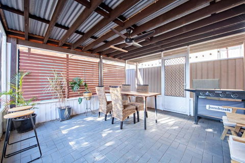 Rosewood Cottage - Stroll To Central, Cosy Escape - Accommodation Cooktown 3