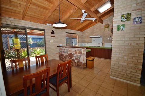 Rossys Retreat - Kalbarri WA - Accommodation Cooktown 3