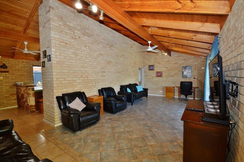 Rossys Retreat - Kalbarri WA - Accommodation Cooktown 2