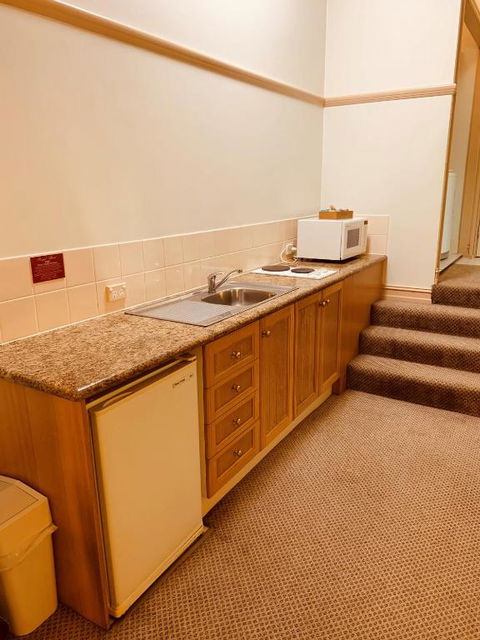 Royal Albert Hotel - Accommodation Cooktown 3