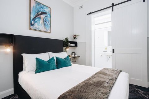 Royal Hotel Wyong - Accommodation Cooktown 0