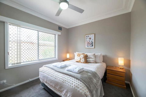 Roycox Cottage - Charming Escape, Fireplace - Accommodation Cooktown 1