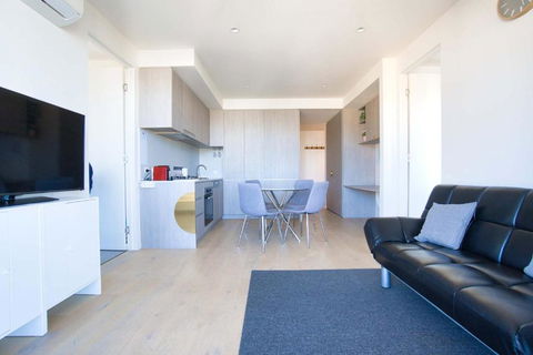 Rundle Retreat - 2BR Apartment With Stunning Views - Accommodation Cooktown 3