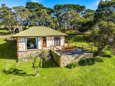 Rustic Cottage - Accommodation Cooktown 0