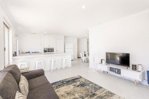 Safari Family Stay - EXECUTIVE ESCAPES - Accommodation Cooktown 0