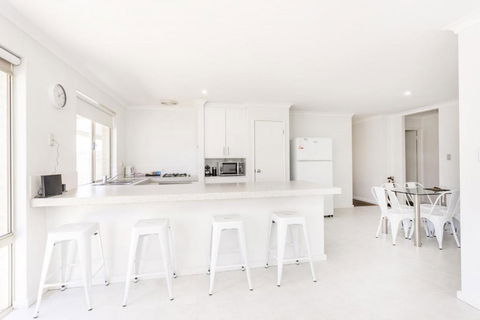 Safari Family Stay - EXECUTIVE ESCAPES - Accommodation Cooktown 2