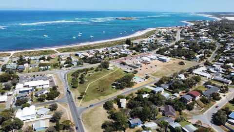 Sail House Overlooking Lancelins Main Park - Accommodation Cooktown 1