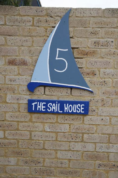 Sail House Overlooking Lancelins Main Park - Accommodation Cooktown 2