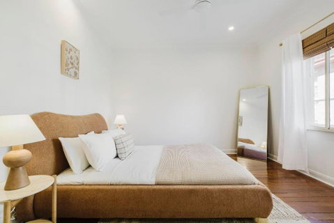 Salmon Calm - Trendy Velvet Allure By Albert Park - Accommodation Cooktown 0