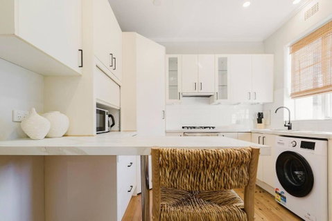 Salmon Calm - Trendy Velvet Allure By Albert Park - Accommodation Cooktown 1