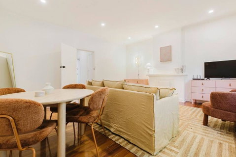 Salmon Calm - Trendy Velvet Allure By Albert Park - Accommodation Cooktown 3