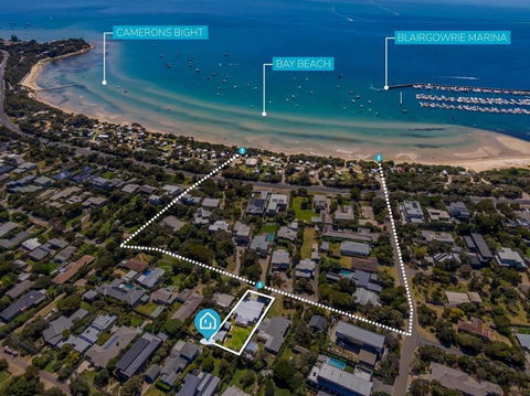 Salt Air Beach Retreat - 280m Walk To Foreshore, Check Out 5pm Sunday! - Accommodation Cooktown 1