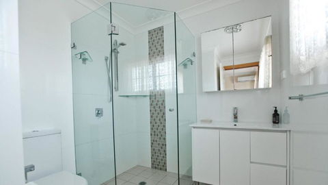 Salt Water Villa Bermagui Four Bedroom Central Location With Wifi - Accommodation Cooktown 3