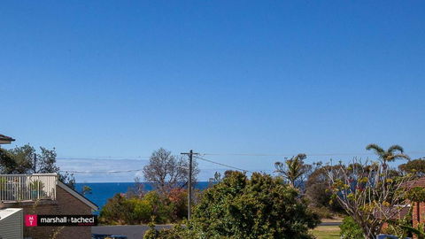 Salt Water Villa Bermagui Four Bedroom Central Location With Wifi - Accommodation Cooktown 1