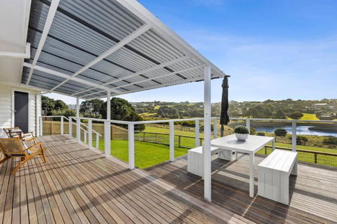 SALTWATER HOUSE - Opposite The Beach And Views Over The Lake! - Accommodation Cooktown 3