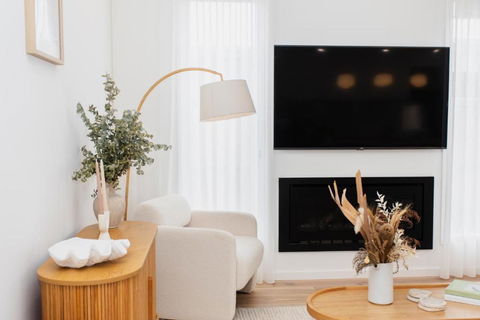 Saltwater Lux, 4 Bdrm, 3 Bath, Golf, Weddings, Beaches, Adventure Park - Accommodation Cooktown 1