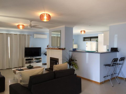 Salty Air Apartments Kingscote Kangaroo Island - Accommodation Cooktown 0