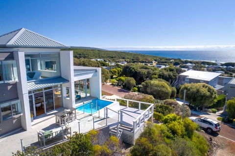 Salty Kiss I Private Properties - Accommodation Cooktown 0