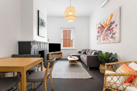 Salty Pines - 3BR House Glenelg South - Accommodation Cooktown 0