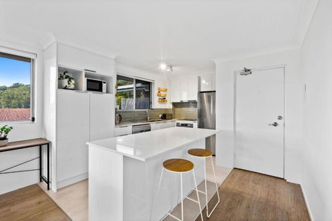 Salty Sea Breeze Apartment 500m To Waters Edge - Accommodation Cooktown 1