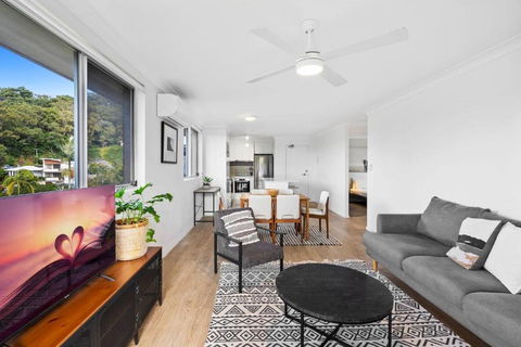 Salty Sea Breeze Apartment 500m To Waters Edge - Accommodation Cooktown 0