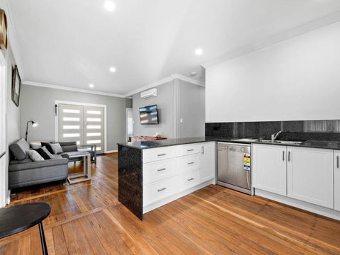 Salty Sea Cottage - Accommodation Cooktown 3