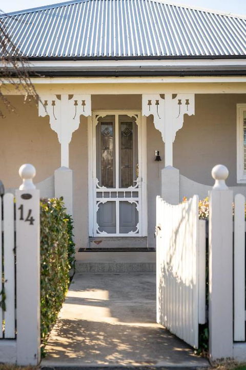 Sampson Cottage - Historic Charm - Accommodation Cooktown 0