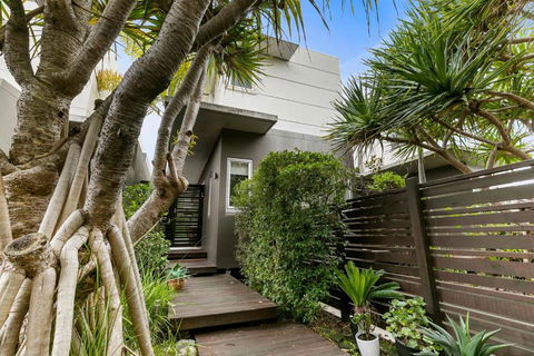 Sanctuary @ Sunshine - Accommodation Cooktown 2