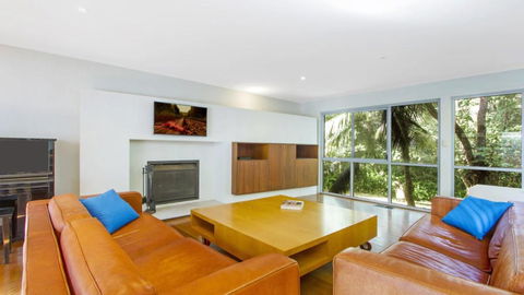 Sand & Sea - Pearl Beach With Pool - Accommodation Cooktown 2