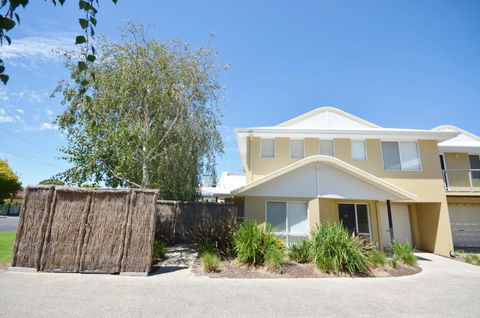 Sandpiper 10 - Close To Town And Beach - Accommodation Cooktown 0
