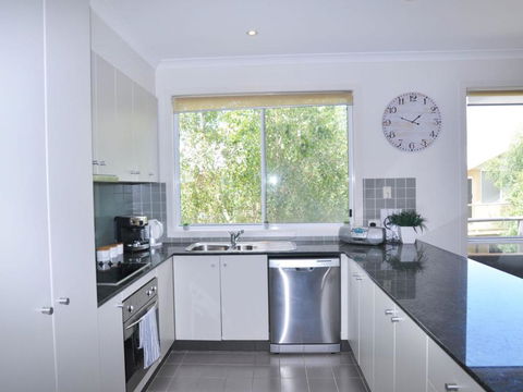 Sandpiper 3 - Close To Town And Beach - Accommodation Cooktown 3