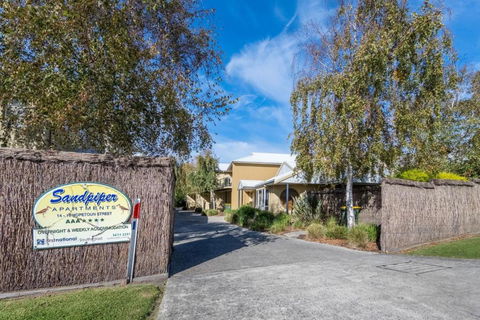 Sandpiper 5 - Close To Town And Beach - Accommodation Cooktown 1