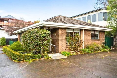 Sandy Bay Cozy Cottage Close To CBD - Accommodation Cooktown 2
