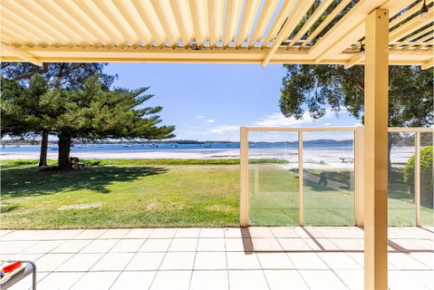 Sandy Beach House Corlette Unit 1 Waterfront WI-FI Aircon - Accommodation Cooktown 1