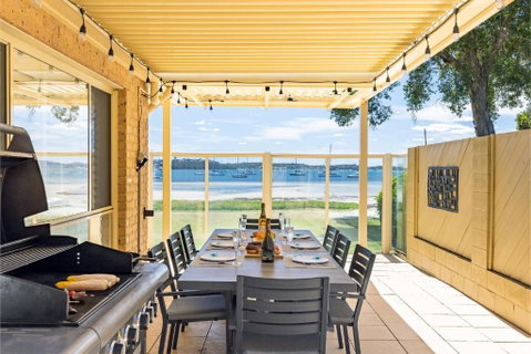 Sandy Beach House Corlette Unit 1 Waterfront WI-FI Aircon - Accommodation Cooktown 3