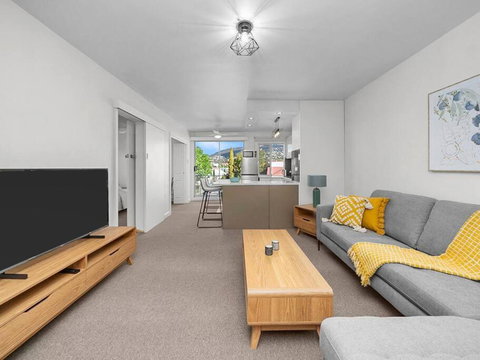 Sandy Bay Apartment With Hobart River View, Near UTAS - Stroll To Cafes And Shops - Accommodation Cooktown 2