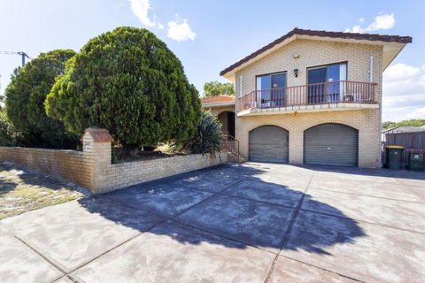 Spacious Family Retreat - EXECUTIVE ESCAPES - Accommodation Cooktown 0