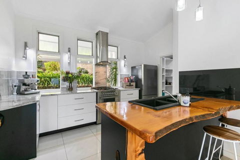 Sunset Estate In Mount Osmond - Accommodation Cooktown 2