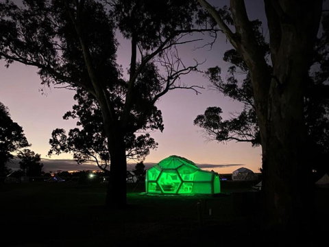 Taj Mahal Upgraded Hex Bubble - Accommodation Cooktown 3