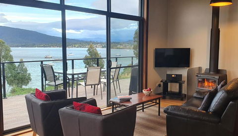 The Beach House- Private Jacuzzi And Wood Fire! - Accommodation Cooktown 2