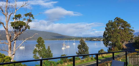 The Beach House- Private Jacuzzi And Wood Fire! - Accommodation Cooktown 3