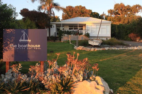 The Boathouse, A Place To Unwind & Explore - Accommodation Cooktown 0