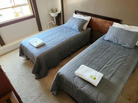 The Exchange Hotel - Accommodation Cooktown 3