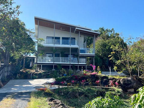 The Frangipani Suite - One Bedroom Apartment In Cooktown - Accommodation Cooktown 2