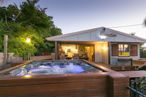 Beachside Cottages - Accommodation Cooktown 0