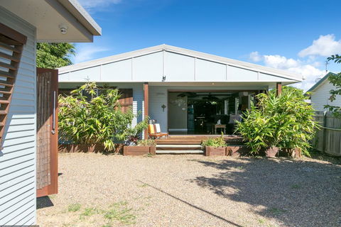 Beachside Cottages - Accommodation Cooktown 2