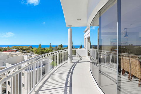 Beachside Resort Kawana Waters - Accommodation Cooktown 2