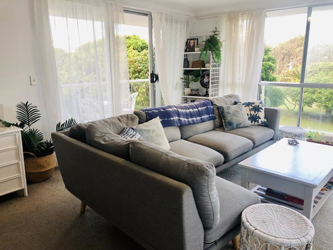 Beachy, Bright, And The Best Location On The GC! - Accommodation Cooktown 3