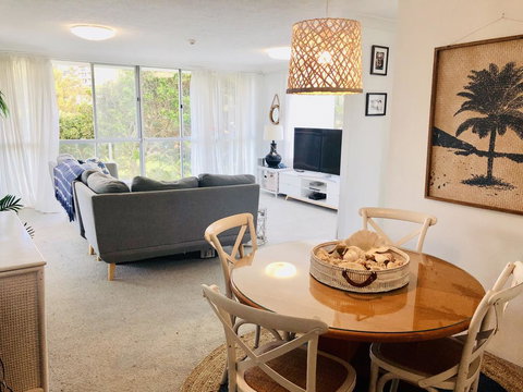 Beachy, Bright, And The Best Location On The GC! - Accommodation Cooktown 0